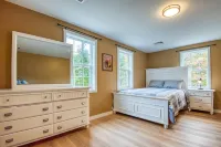 Charming Newly Renovated Home Hotels in Campton