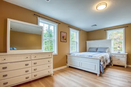 Charming Newly Renovated Home Отели в г. Кэмптон