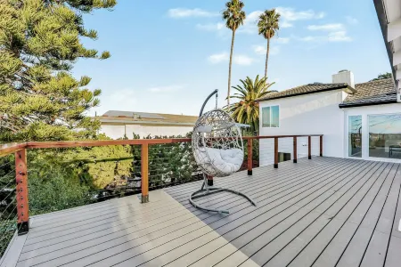 246C - Large Studio w/ Kitchenette, Laundry & Deck Отели рядом с достопримечательностью «Публичная библиотека СанМатео»