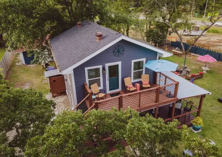 Trendy Loft w/ Energetic Outdoors - 5 min from the beach and pet friendly!