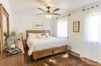 PROMO 5% WEEKLY AND 10% MONTHLY DISCOUNT!Mountain Cabin, conveniently located.