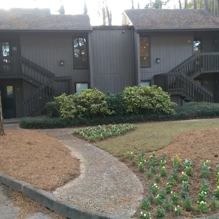 Upscale 1 BR condo on Pinehurst #3 5
