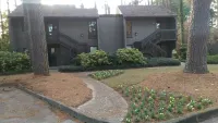 Upscale 1 BR condo on Pinehurst #3 5