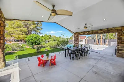 AMAZING VIP VILLA ON ACRE LAND WITH 6 BEDROOMS BIG POOL, OUTDOOR KITCHE ENJOY! Hoteles en 