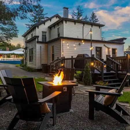 The Hensonville Honeypot - Hottub, Movie Theatre & Mountain Bikes!