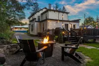 The Hensonville Honeypot - Hottub, Movie Theatre & Mountain Bikes!