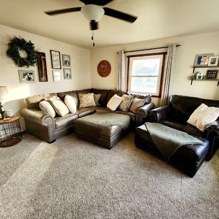 Great for EAA rental!Less than 2.5 miles from EAA grounds!
