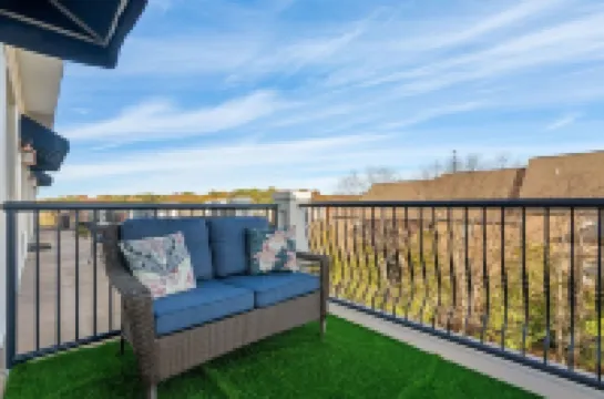 Aubie's Penthouse ~ 3/2 condo in Auburn, Alabama!