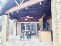 Cozy 4 BR home with a private backyard and pool Hotels in Coppell