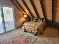 HARBOR SPRINGS 3 BEDROOM / 2 BATH COUNTRY CHALET Hotels in Pleasantview Township