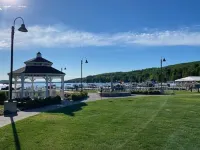 Walloon Escapes! GameRoom! Lakefront! Pets! Fireplace!Fall Colors!Boyne Mountain