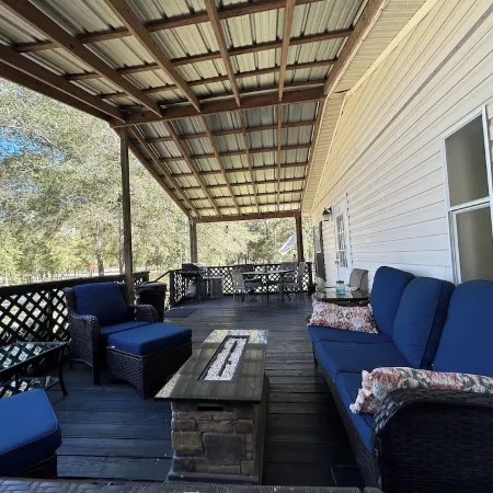 Cave Divers Spring Escape, Sleeps 8+, Private Patio, Fire Pit, Spacious Kitchen
