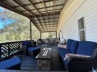 Cave Divers Spring Escape, Sleeps 8+, Relaxing Patio, Fire Pit, Spacious Kitchen