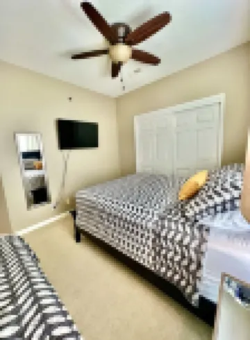 Lakefront family condo with a screened in balcony on the Lake Of The Ozarks!!