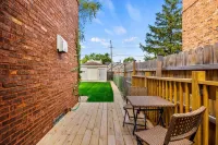 Enjoy Chicago/suburbs 2BR townhouse fully equipped Hotels near Spirit Airlines