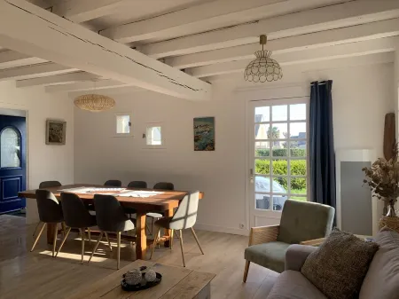 House Damgan near the Beach Отели в г. Дамган