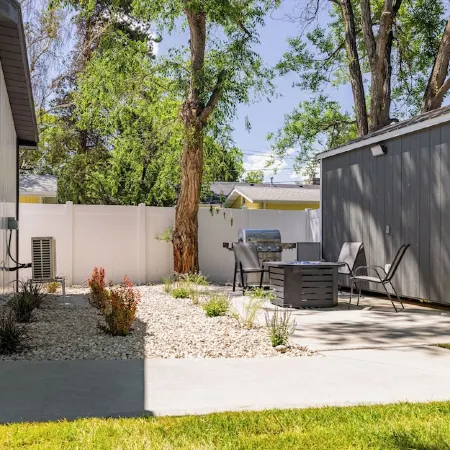 Beautiful NEW 1-bed, 1-bath right in downtown Cody! Sleeps up to 4.