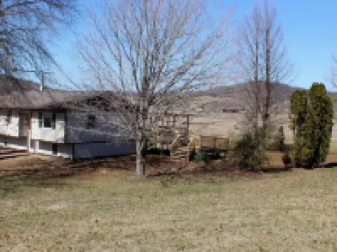 * On the Wine Trail * Near Giant City & Shawnee Forest! * Wi-Fi * Hotels in Union County
