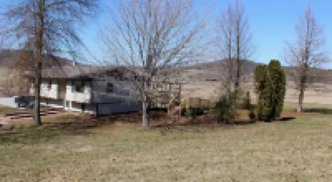 * On the Wine Trail * Near Giant City & Shawnee Forest! * Wi-Fi *