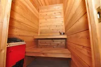 Ski-in ski-out 3 Bdrm Chalet w sauna on slopes & lake - Sleeps 8