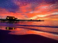 Private Seaside Cottage. Pool Access, Balcony, Outdoor Bar, Short Walk To Beach!