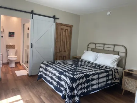 Hunter’s Den & Beyond Отели в г. Форсайт