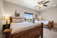 Spacious, Private Hot Tub, 6 bedrooms 5 Ensuite Bathrooms. 7th night FREE!