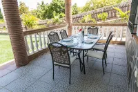 Villa with private pool, 800 m² plot, mountain and sea views