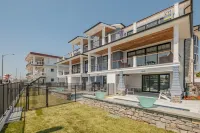 NEW1413 Sand Castle" Ocean Front Condo on Boardwalk, Pool, Elev., Sleeps 19