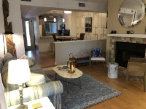 Tranquil villa just steps from the beach!