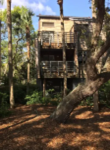 Tranquil villa just steps from the beach!