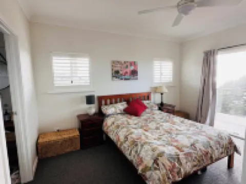 A family friendly house with breath-taking sea views in a great location.