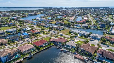 Waterview 3 Ensuite Home with Pool Hgtv Chose As Ideal Vacation Home! Отели рядом с достопримечательностью «Марко Айленд Бич»