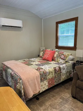 Tiny Cabin in the Laurels, with queen bed & queen sofa bed in wooded setting.