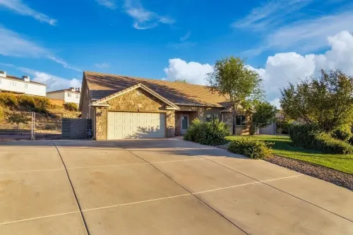 Private Pool & Spa, Pickleball, King Beds, Near Zion, Sleeps 16+, Game Room