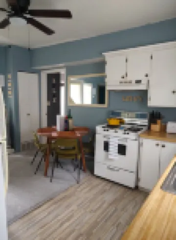 Cozy 1 bedroom cottage walking distance to Lake Michigan & downtown!
