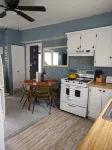 Cozy 1 bedroom cottage walking distance to Lake Michigan & downtown!