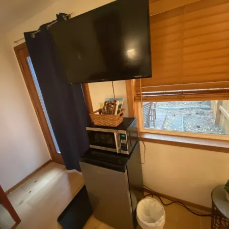 West Side Cozy Studio with Private Yard