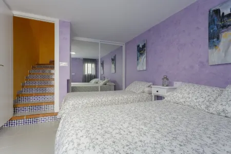 URB. THE ALMADRABA Отели рядом с достопримечательностью «Camping La Rana Verde»