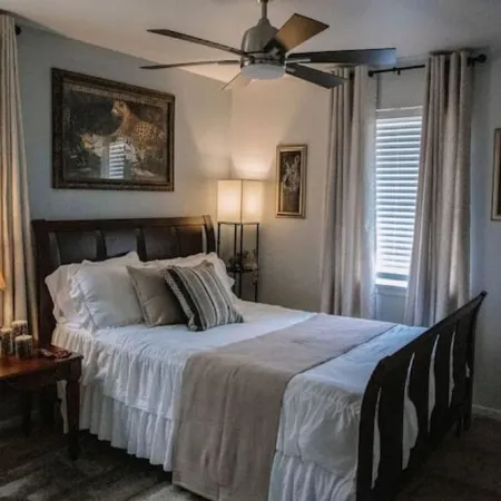 LET D'S COZY COTTAGE #2 PROVIDE YOU A COMFORTABLE STAY IN BIG SPRING, TEXAS!!!