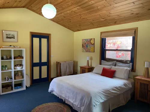 Relax in a beautiful private peaceful setting 5 minute drive from Beechworth