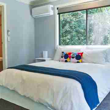 Treetops Haven- Bushland setting a short stroll to Maleny Centre Rooms