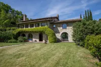 Poggio Ginepro Assisi with private pool, maximum privacy فنادق في 