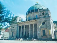 Quiet, idyllic, family-friendly, free internet, little cleaning costs