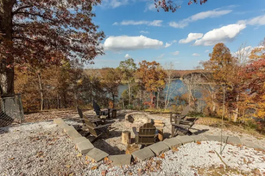 Spacious House on the Water - Lake Cumberland