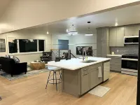 Spacious 5-bedroom house with WiFi, AC in charming Butte