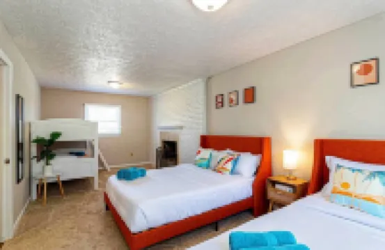 Stylish 5Br Split-Level Spacious Oasis w/Pool, BBQ & Game Room