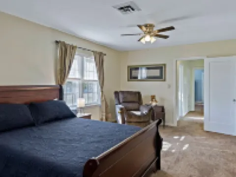 Home adjacent to Country Club, near Hospitals, Park, College and shopping. Hotels in Ada