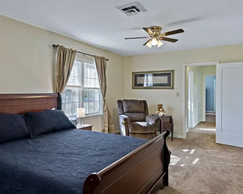 Home adjacent to Country Club, near Hospitals, Park, College and shopping. Hotel di Ada