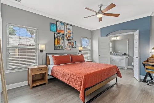 Welcome to "Squeeze the Day" House Near the Beach!